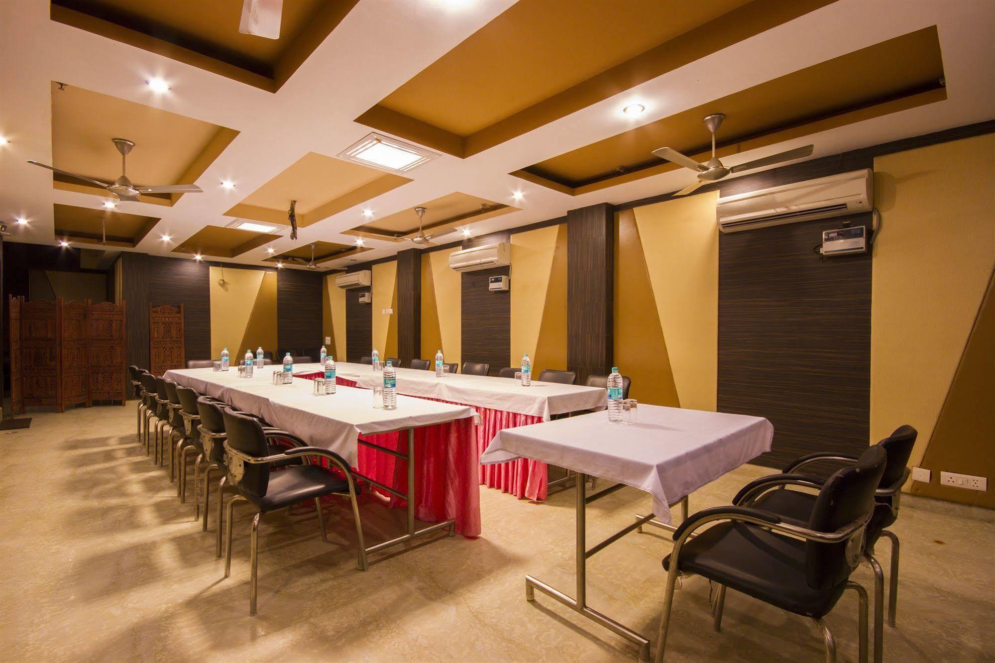 Hotel Sunstar Heights Delhi  Esterno foto