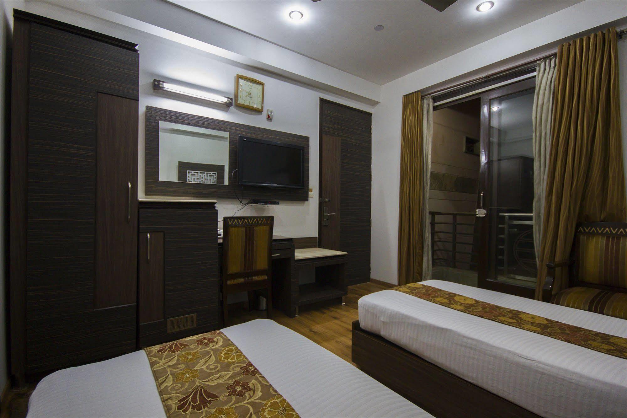 Hotel Sunstar Heights Delhi  Esterno foto