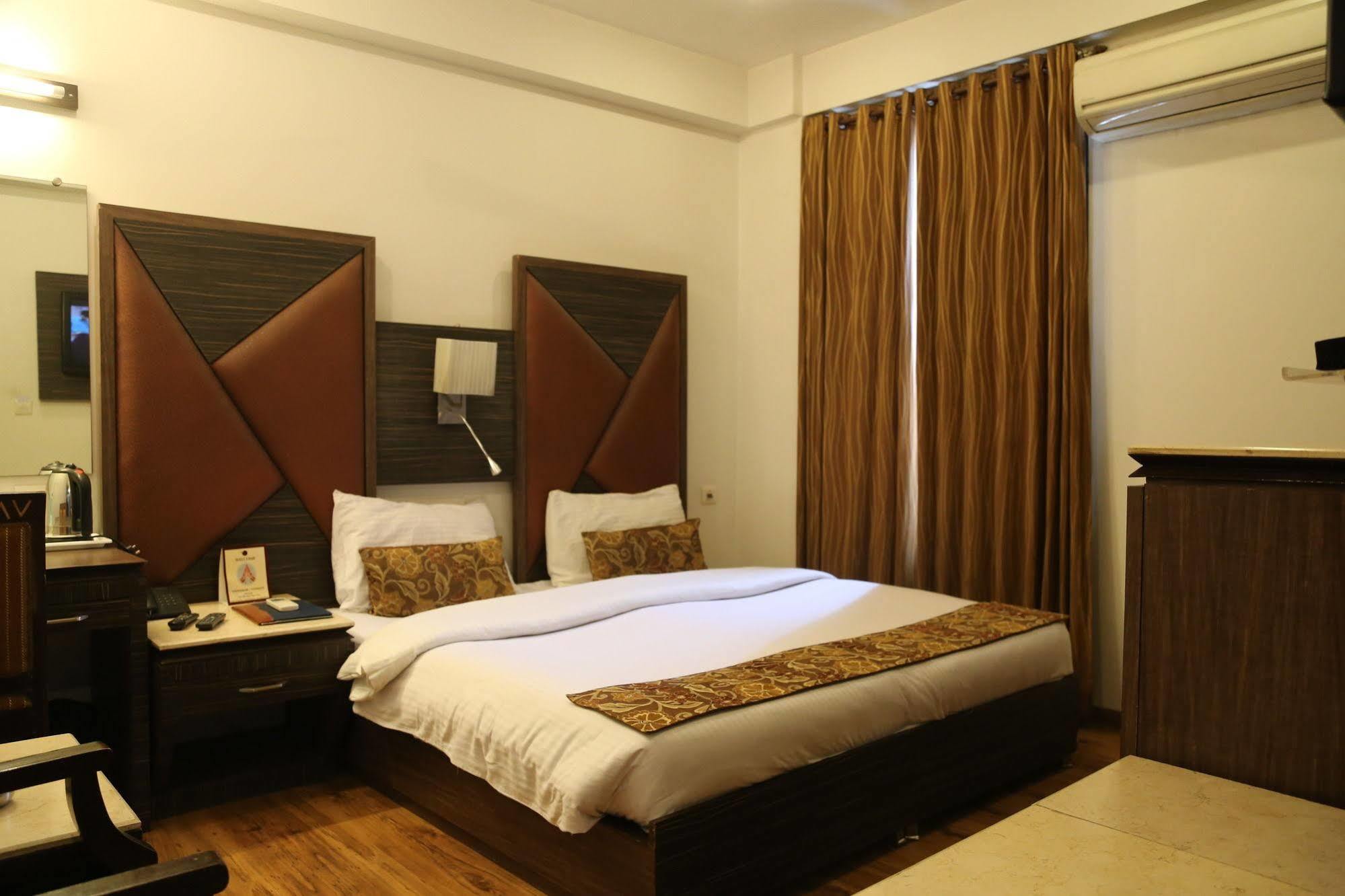 Hotel Sunstar Heights Delhi  Esterno foto